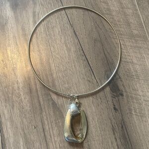 Women’s gold tone wire pendant necklace 15”